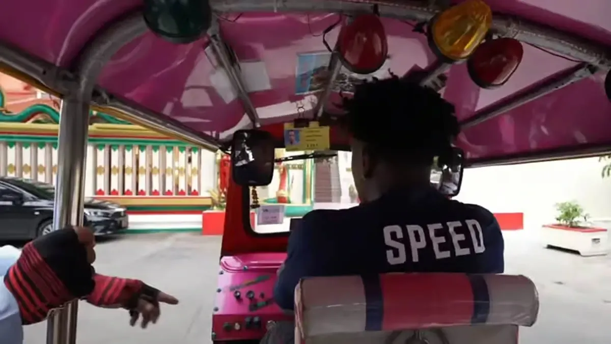 IShowSpeed gặp tai nạn Tuk Tuk suýt “bay màu” tại Thái Lan