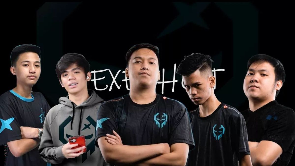 Execration MLBB team posing arms crossed