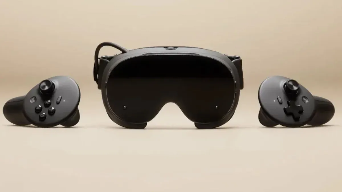 Valve's Steam Frame with controllers