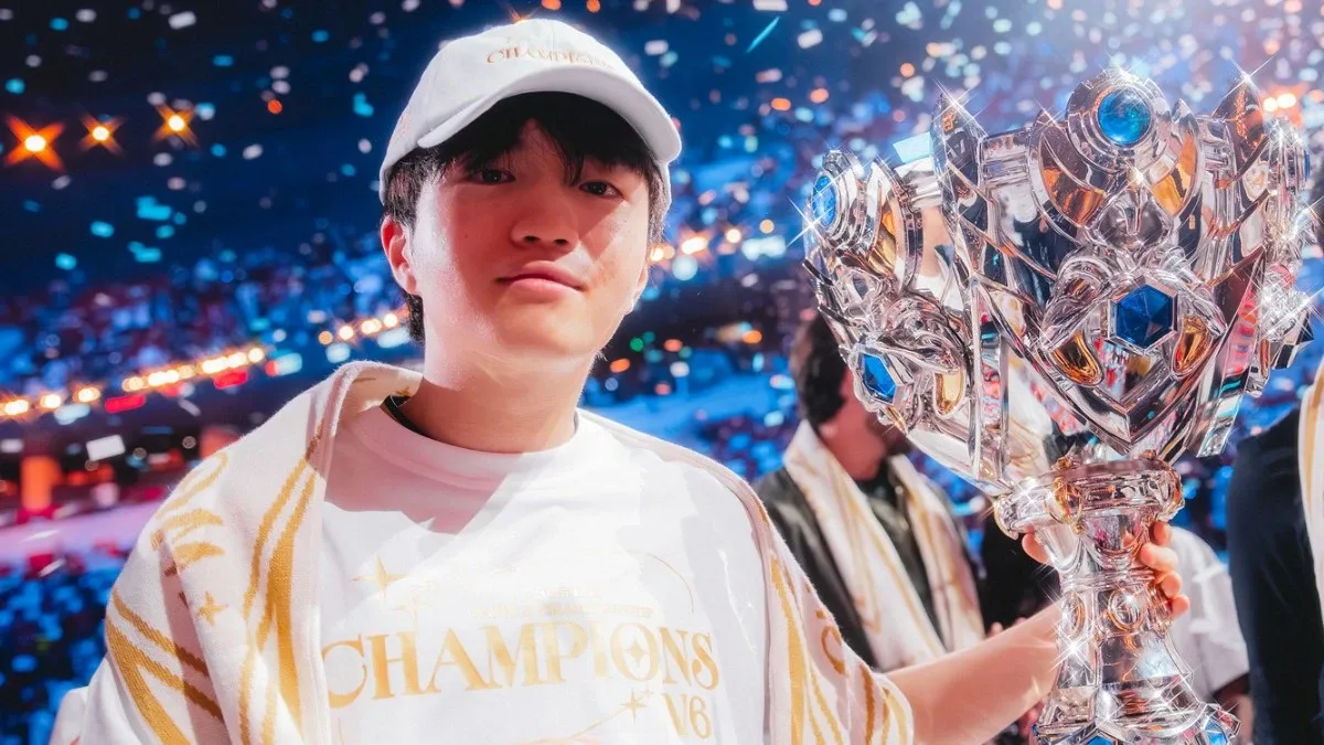 Keria posing with the Summoner's Cup at Worlds 2025