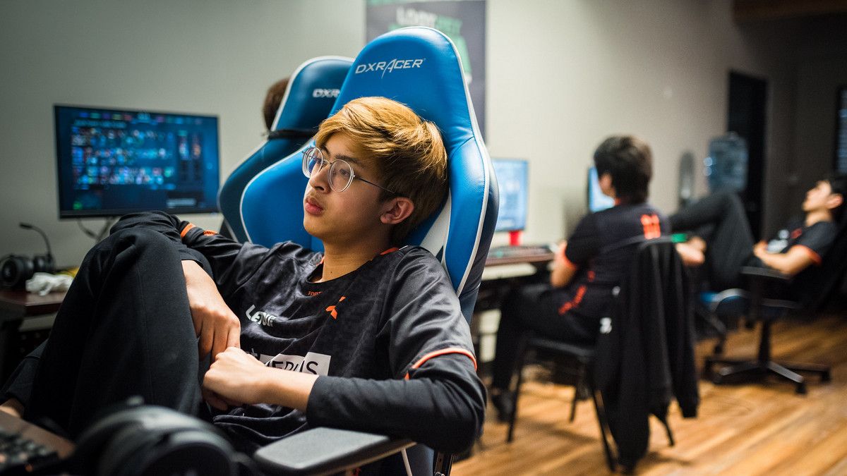 23Savage at Beyond the Summit sitting relaxed in a gaming chair