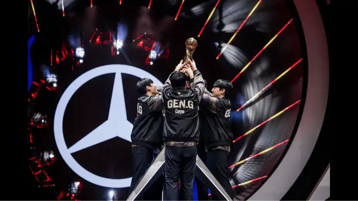 Gen.G Esports lift its first-ever Mid-Season International trophy.