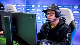 hFn staying at the computer