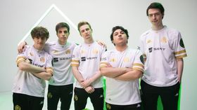 five players of Mad Lions posing for msi 2021