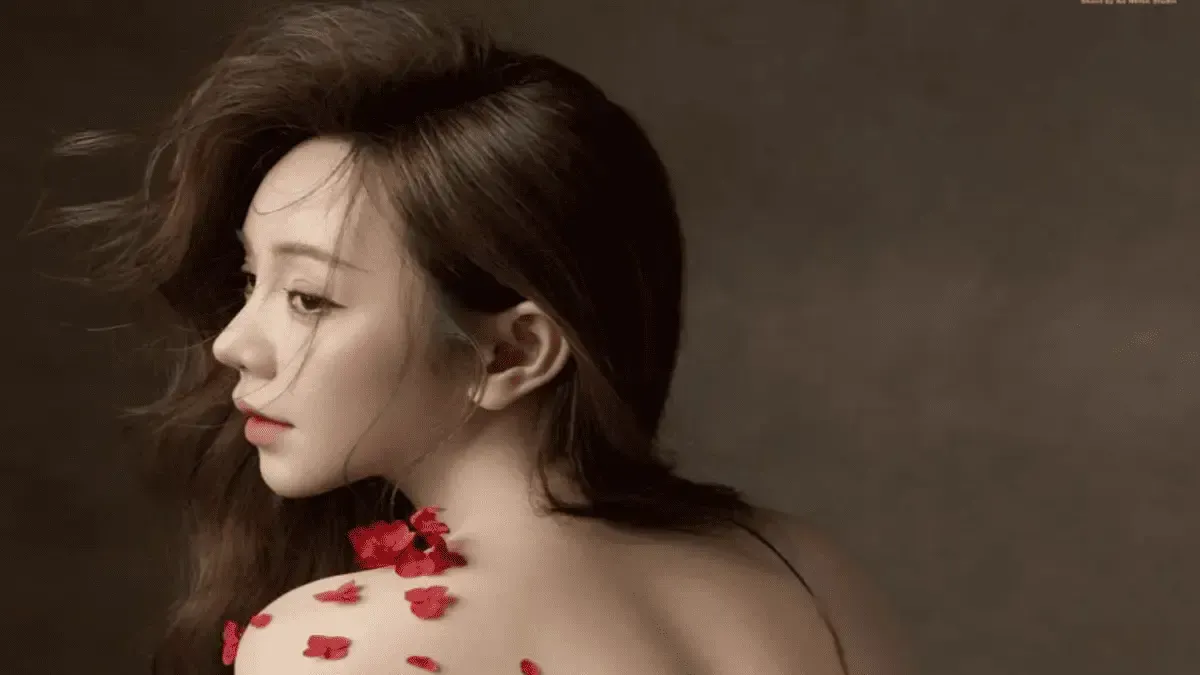 Quỳnh Kool khoe lưng trần đầy nghệ thuật, khiến fan "đứng ngồi không yên"
