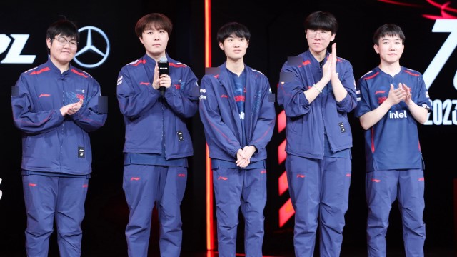 JDG đang trên con đường chinh phục chiếc Summoner;s Cup đầu tiên cũng như cú GrandSlam lịch sử