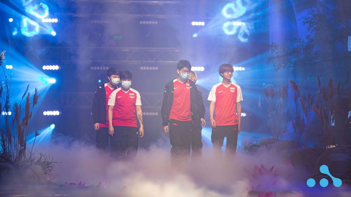 T1 walking on the WePlay AniMajor stage