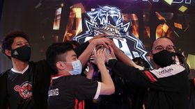 MPL MY Team SMG holding trophy