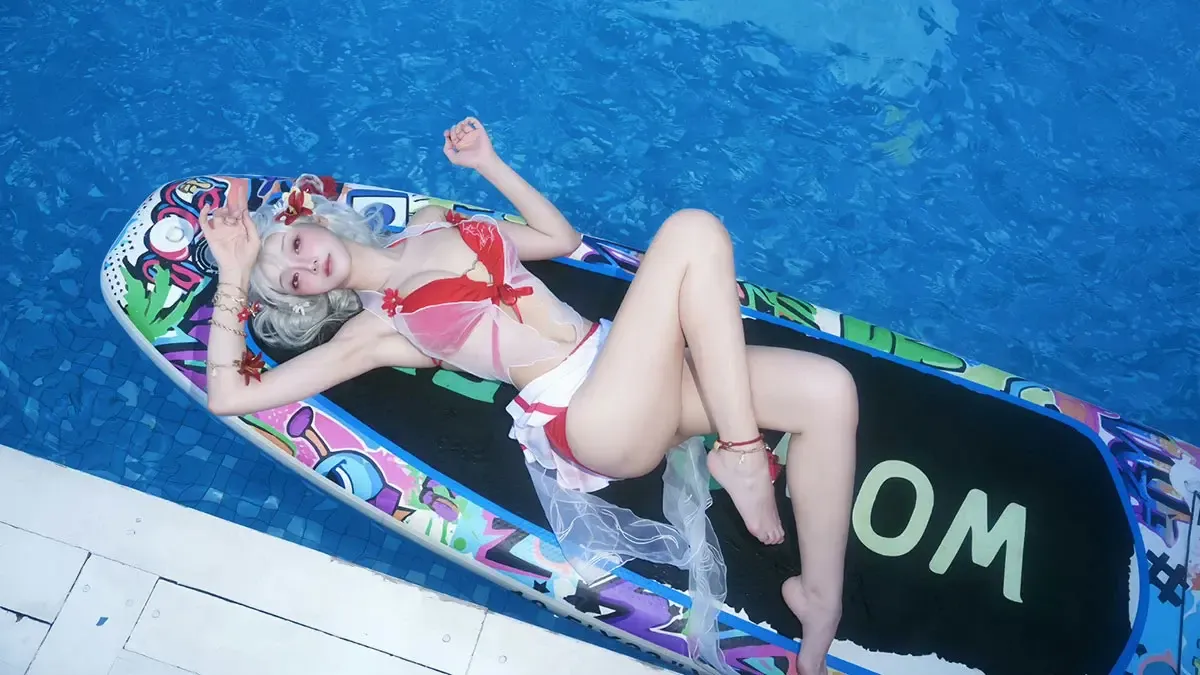 Cosplayer có 2 triệu follow tái xuất giang hồ cùng với bộ ảnh Wuthering Waves