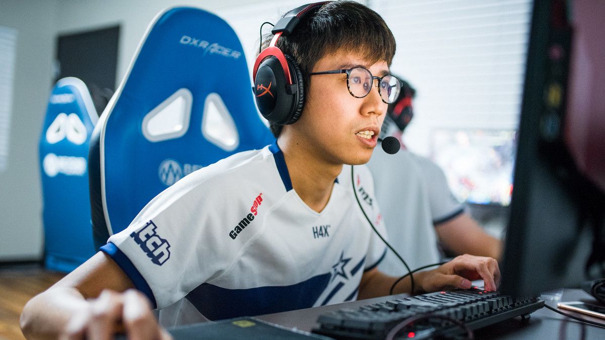 Meracle looking shocked at the monitor