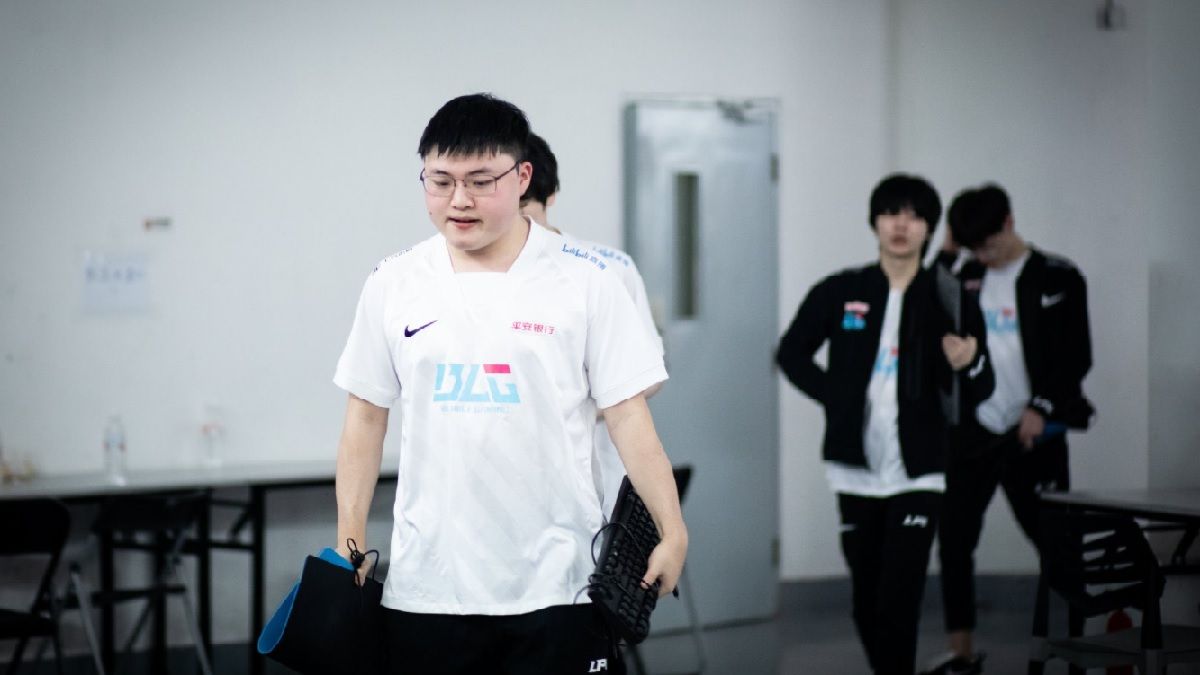 LMHT: Uzi tuyên bố nghỉ thi đấu trong giai đoạn LPL Mùa Hè 2022 bất chấp tin đồn tái hợp cùng RNG