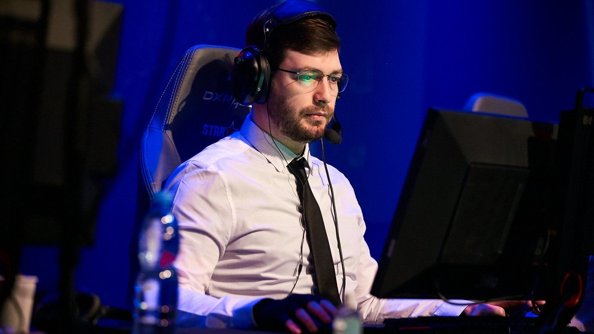 Fear dressed up sitting at the computer