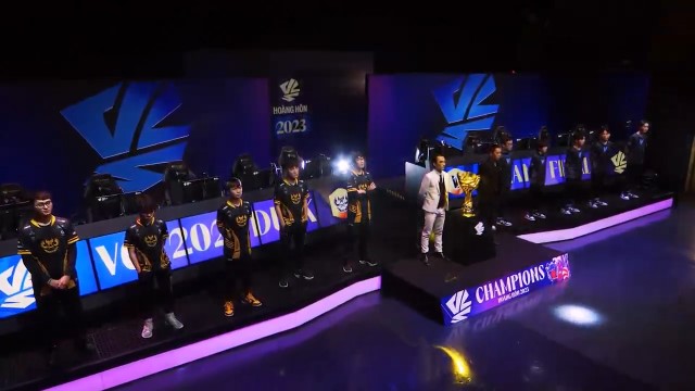 Nhà vua VCS - GAM Esports và kẻ thách thức Team Whale