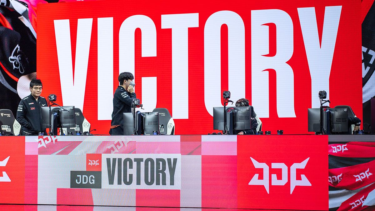 CKTG 2022 vòng Tứ Kết ngày 21/10: JDG có chiến thắng 3-0 trước RGE