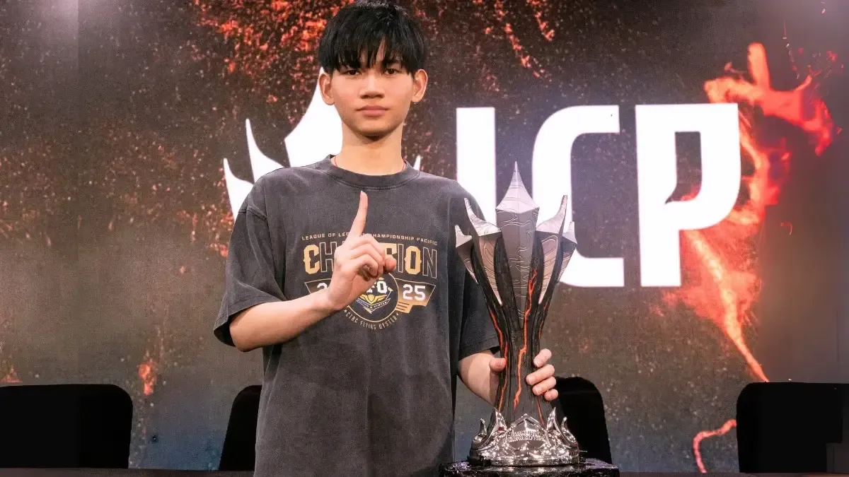 HongQ poses with the LCP Season Finals trophy