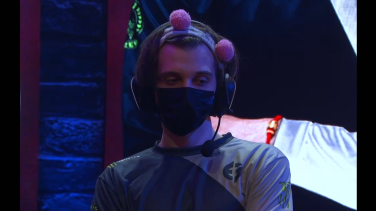 Dota 2 News: Arteezy gets a one match ban at the ONE Esports Singapore  Major for his questionable hairband | GosuGamers