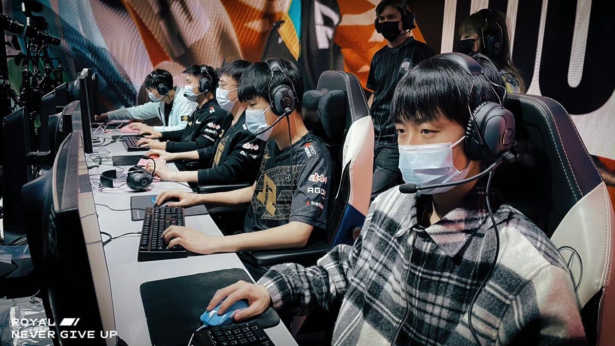 CKTG 2022: LCK và LPL mâu thuẫn nhưng DK và RNG vẫn có mối quan hệ hòa thuận
