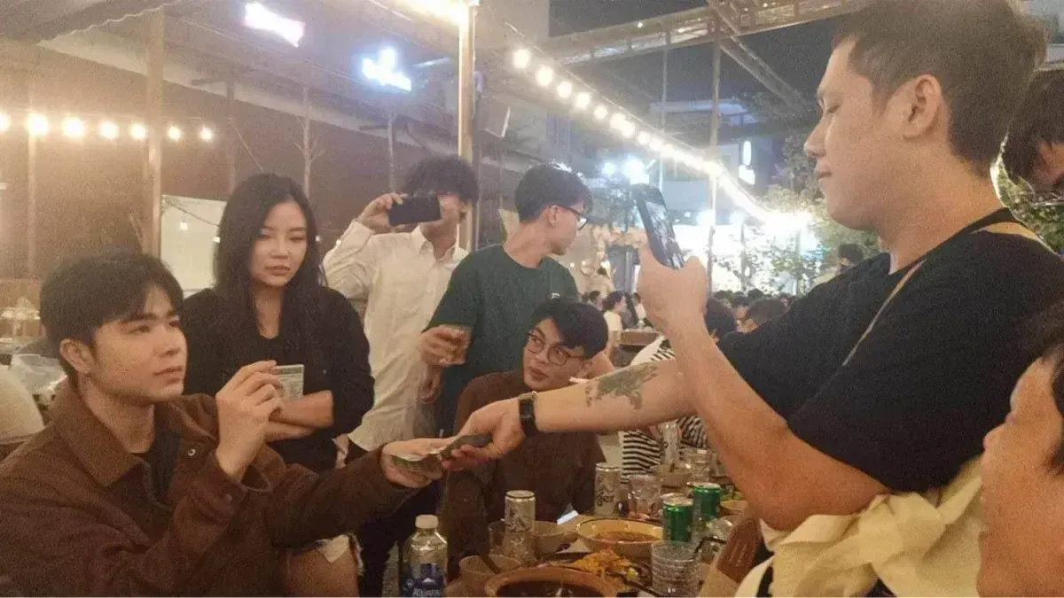 Điều gì khiến Thầy Giáo Ba "cứu Lộc nhưng không cứu Tú"?