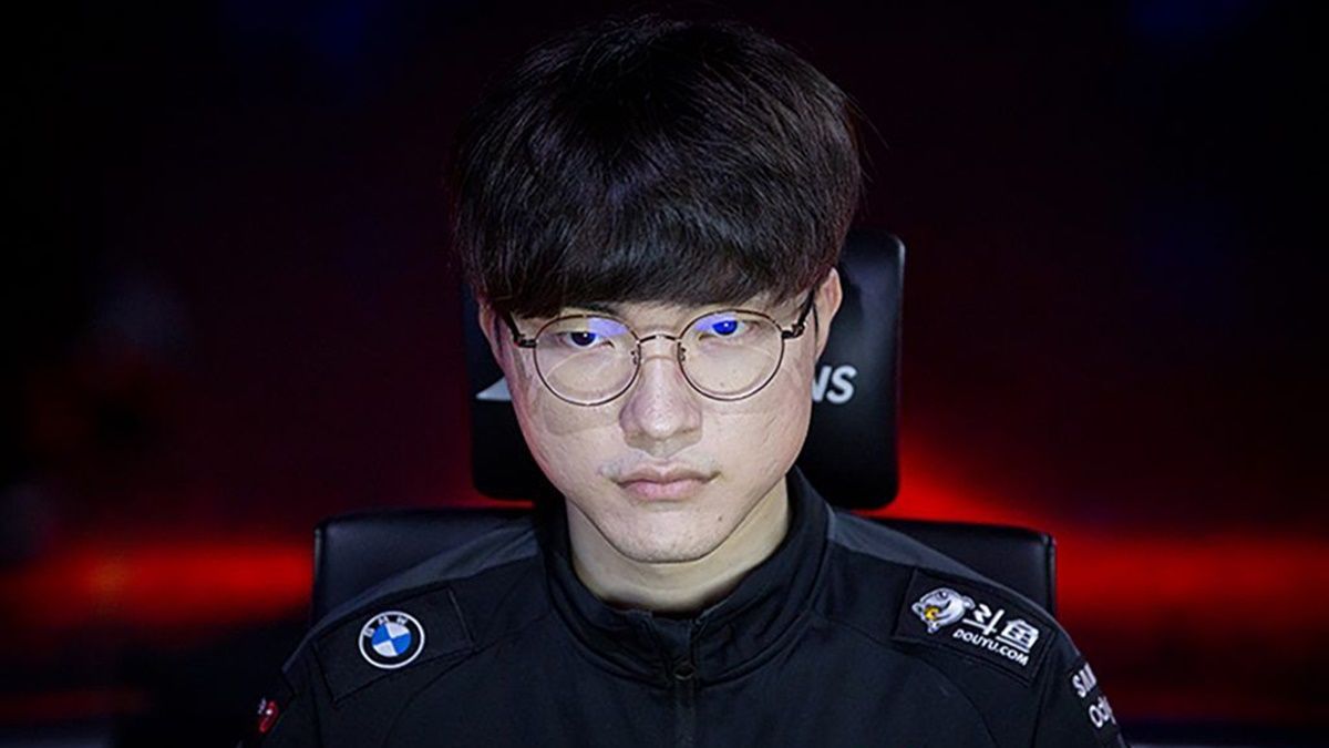 Faker: "Vì những con người cosplay tuyển thủ chuyên nghiệp, LMHT sẽ bị hủy hoại"