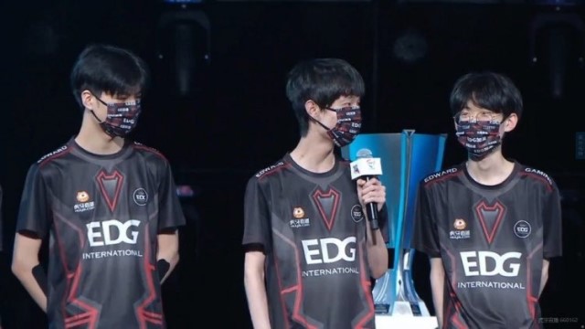 EDG là đội tuyển rất khắc khe với tuyển thủ