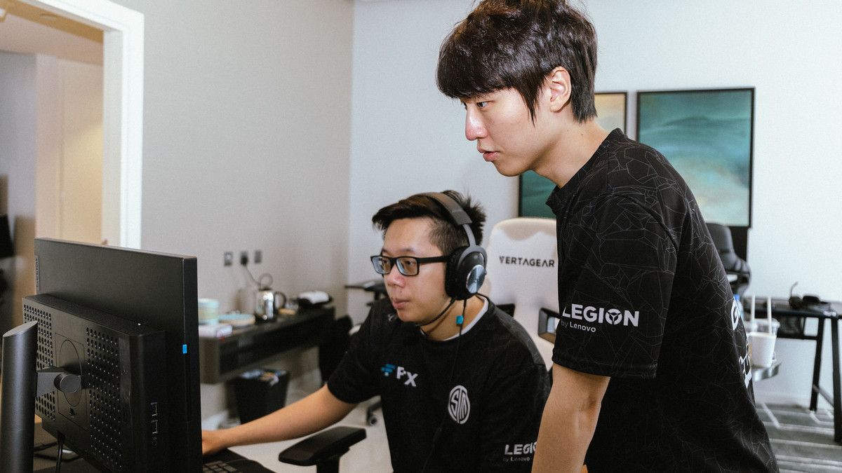 MoonMeander and DuBu at GAMERS GALAXY: Invitational Series Dubai 2022