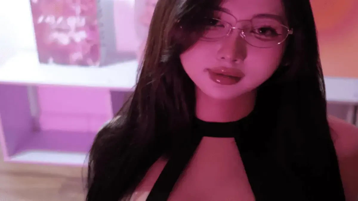 "Loạt khoảnh khắc chấn động" của hot girl Vy Tỷ – vẻ đẹp & phong cách biến hoá khiến dân mạng mê mẩn