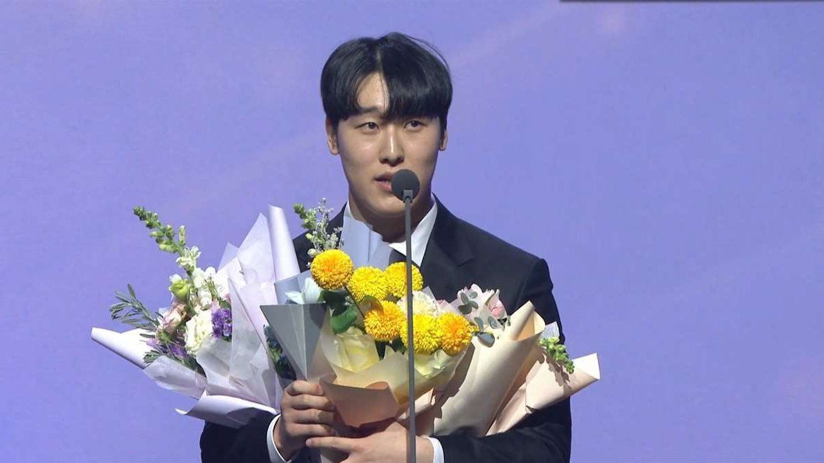 Cộng đồng LCK phản ứng dữ dội khi Zeka giành giải Player of the Year