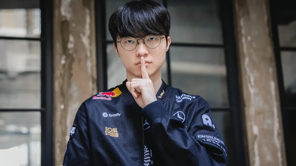 Faker during Knockout Stage features day at Worlds 2025
