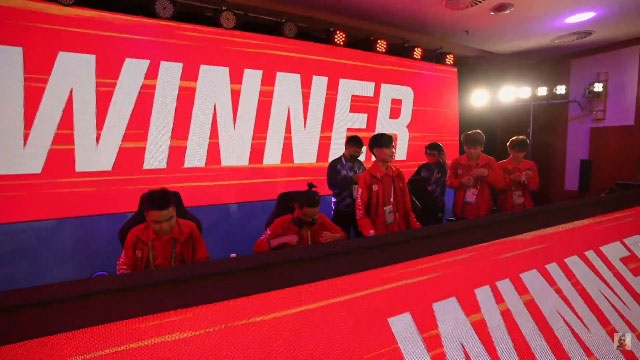 Chiến thắng hủy diệt 3-0 trước Thái Lan, Team Flash đem về cho Việt Nam HCV đầu tiên