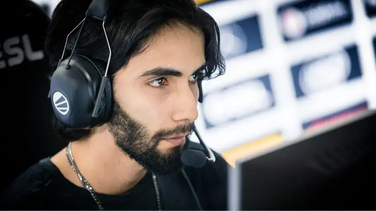 SumaiL stand in for Team Falcons