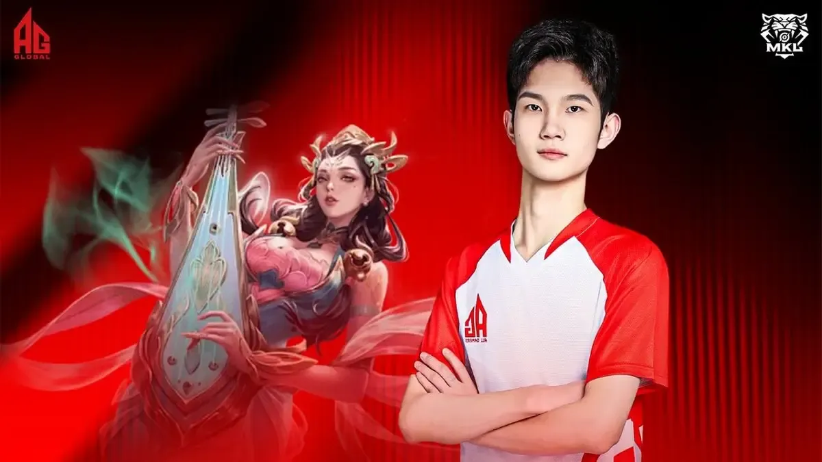 An image of YuLong from AG Global posing besides Yu Huan from HoK