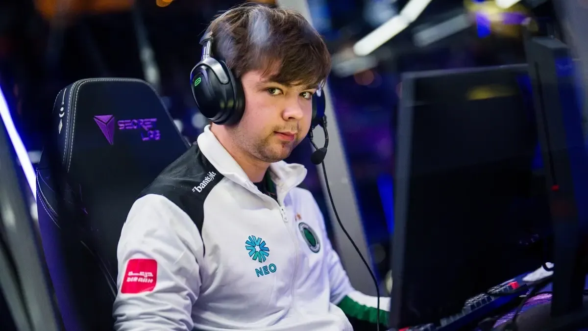 An image of Team Falcons' Malr1ne at The International 2025.