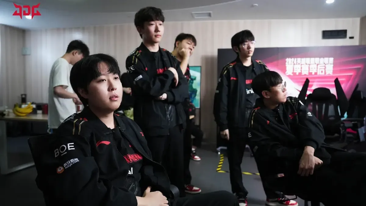 Gục ngã quá sớm ở Playoffs, JDG phải nhờ thành viên cũ về “dập lửa” cho đội tuyển?