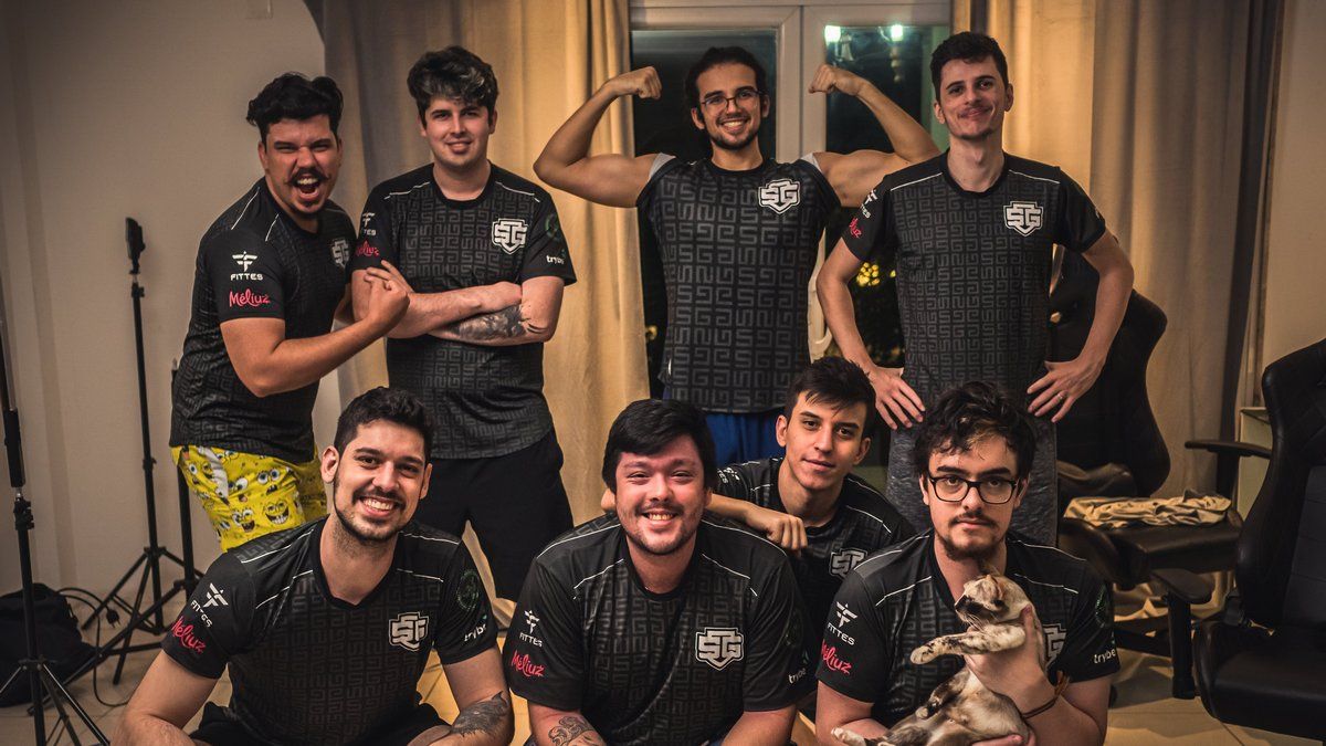 SG e-sports full Dota team posing after Ti10 qualifiers