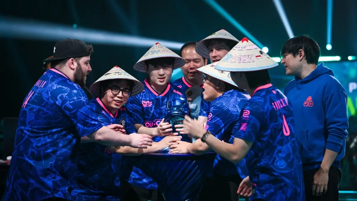Paper Rex about to raise the VCT Pacific Stage 1 trophy