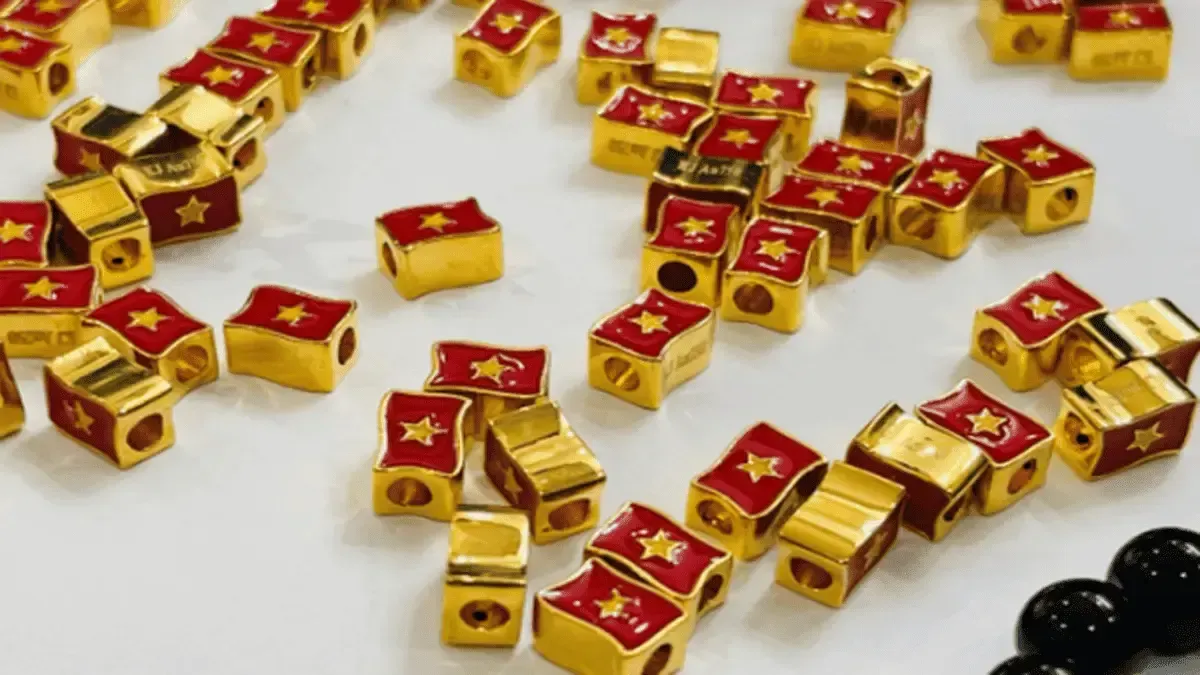  Charm Vàng 18K Quốc Kỳ Việt Nam: Biểu Tượng Tự Hào Dân Tộc Được Mọi Lứa Tuổi Yêu Thích