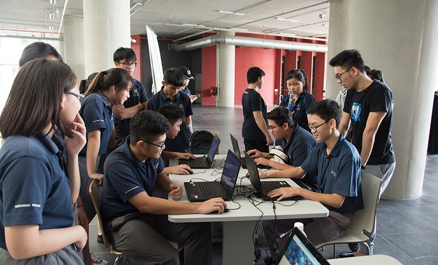 Esports academy. Академия Tencent. APU University Malaysia students. APU University pictures.