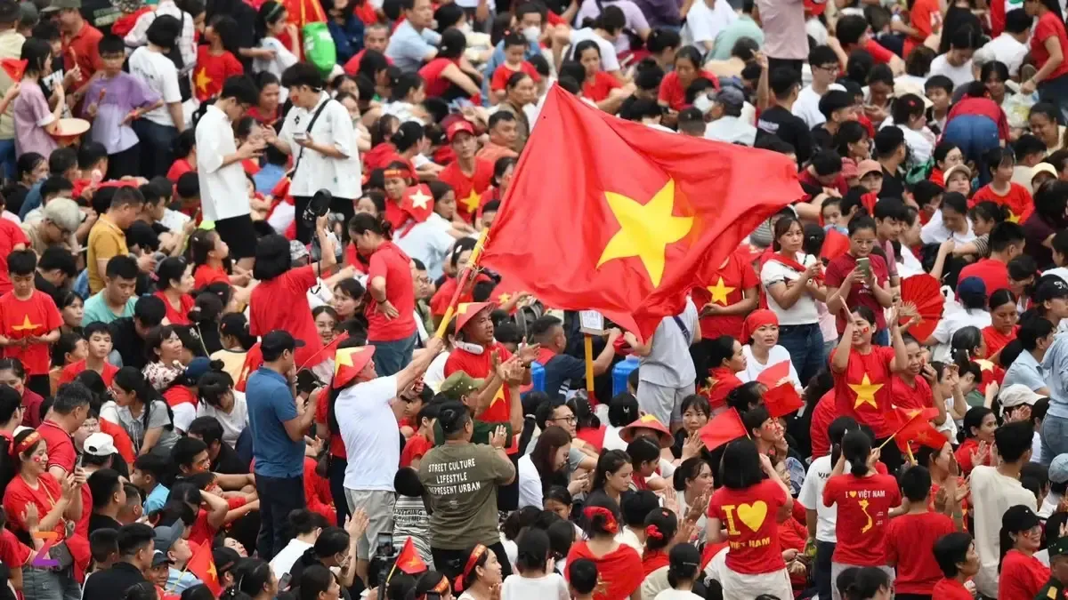 Tặng 100.000 đồng cho mỗi người dân Việt Nam nhân dịp kỷ niệm 80 năm CMT8 và Quốc khánh 2/9