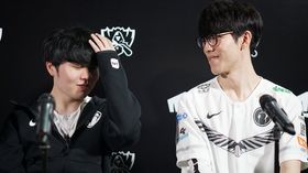 Ở nhà xem CKTG 2022, Rookie, TheShy lập nhóm leo rank