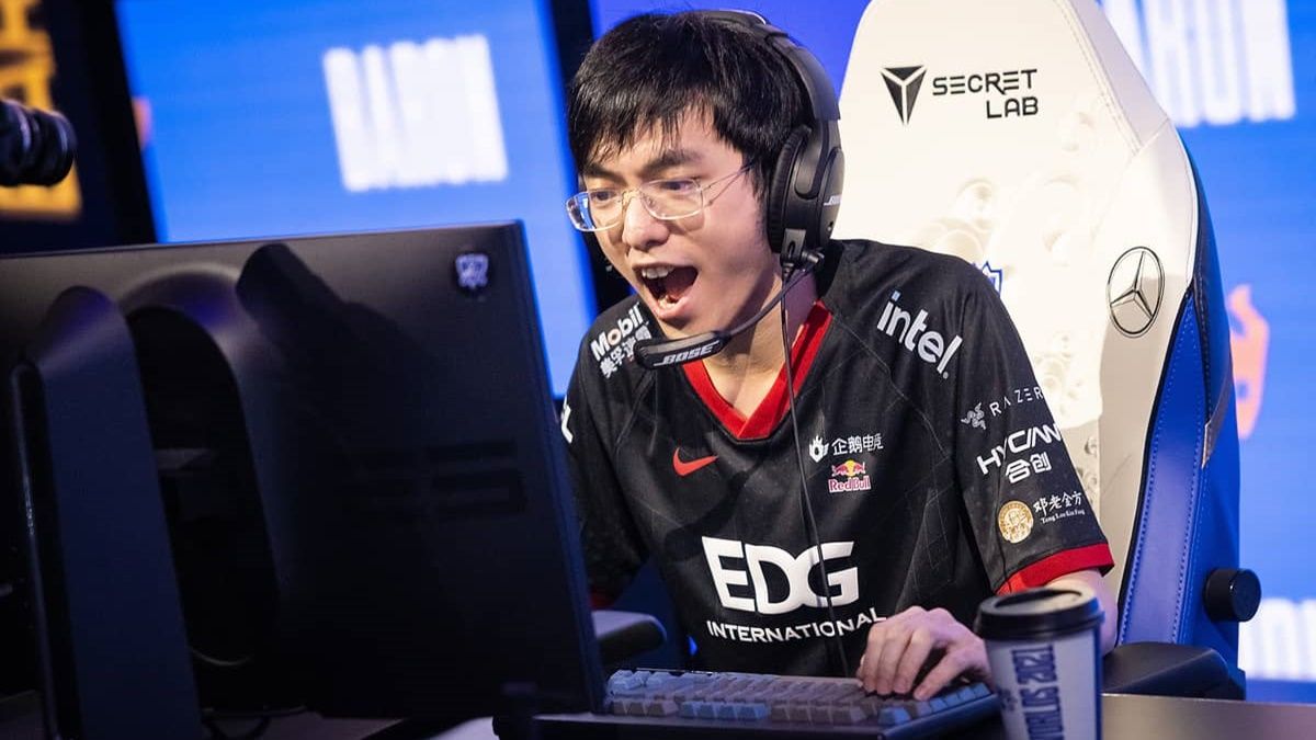 Sao LPL phản ứng sao khi Deft đánh bại Faker vô địch CKTG 2022?