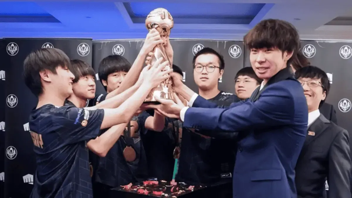 RNG: Từ “Vua MSI” Huy Hoàng Đến Vũng Lầy Nợ Nần