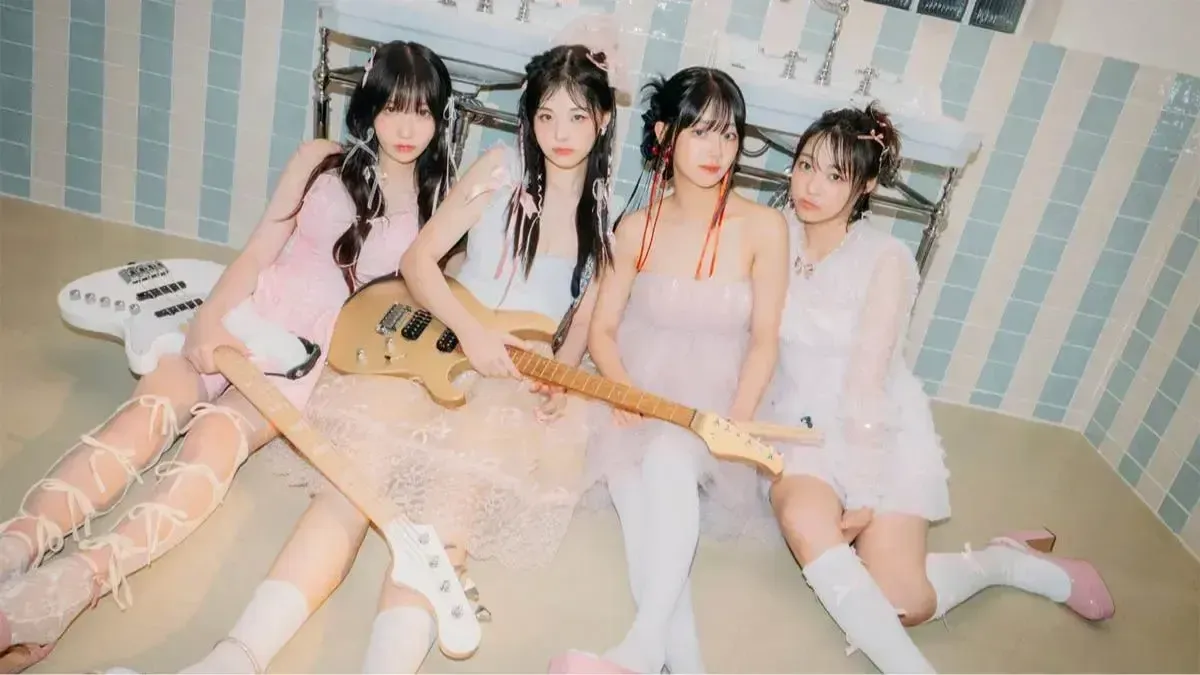 Nhóm Kpop trình diễn ca khúc Biệt Đội Siêu Thú hóa ra là fan cứng LMHT