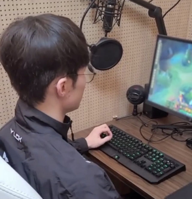 Faker làm fan bật cười vì quảng cáo "chưa có tâm" trong ngày kỷ niệm